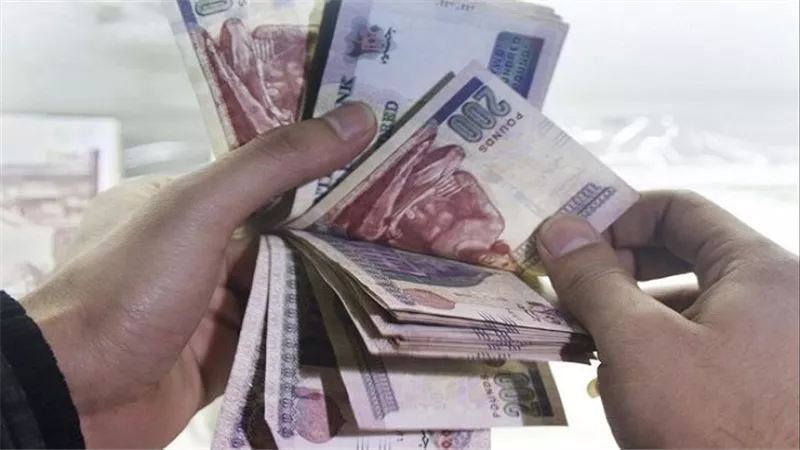 ما جزاء من يقرض الناس جبرا لخاطرهم مع الكراهية؟.. الإفتاء تجيب