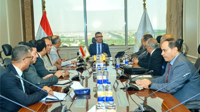 وزيرالتموين يلتقي رئيس شعبة المواد البترولية لبحث آليات الشعبة و ضبط الأسعار