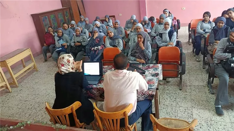 ندوة بيئية بمدرسة 