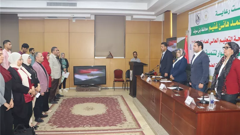 تسليم وثائق 29 منحة دراسية جامعية ببني سويف للطلاب المتفوقين بالثانوية العامة