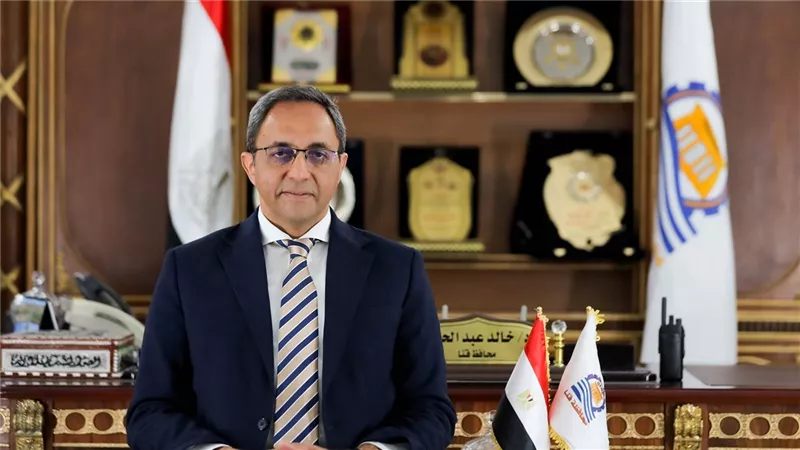 محافظ قنا والتنمية المحلية وفريق البنك الدولي يتفقدون مشروع الصرف الصحي بقفط