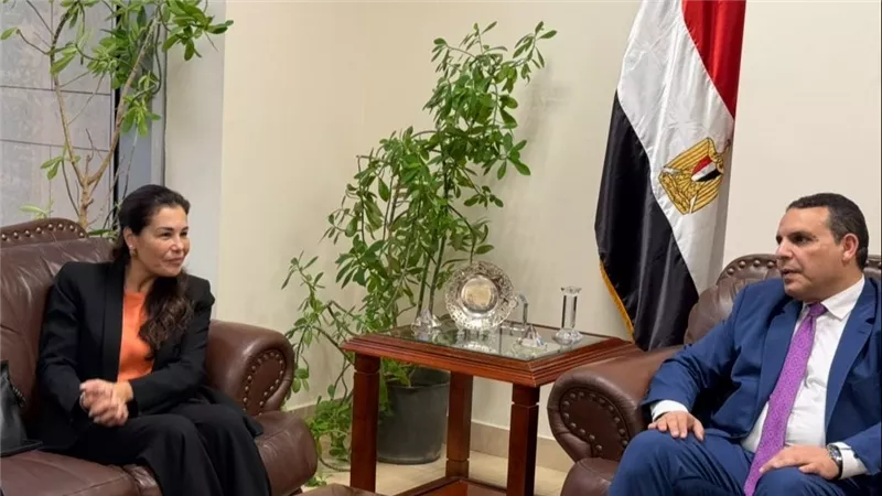التمثيل التجاري يبحث مع النساجون الشرقيون تعزيز الترويج لمنطقة الشرقيون السخنة
