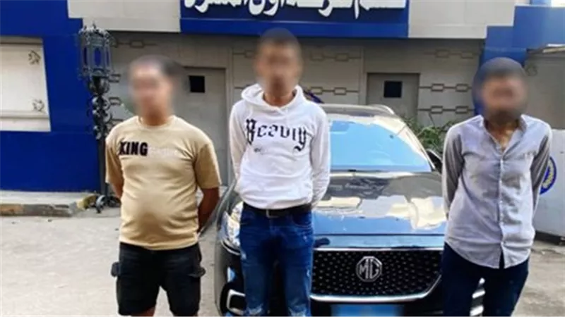 تحقيقات في واقعة استيلاء شخصين على سيارة من معرض بالإسكندرية