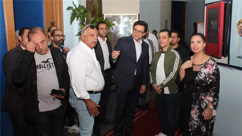 وزير الثقافة يتفقد المسرح القومي للطفل بالعتبة (صور)