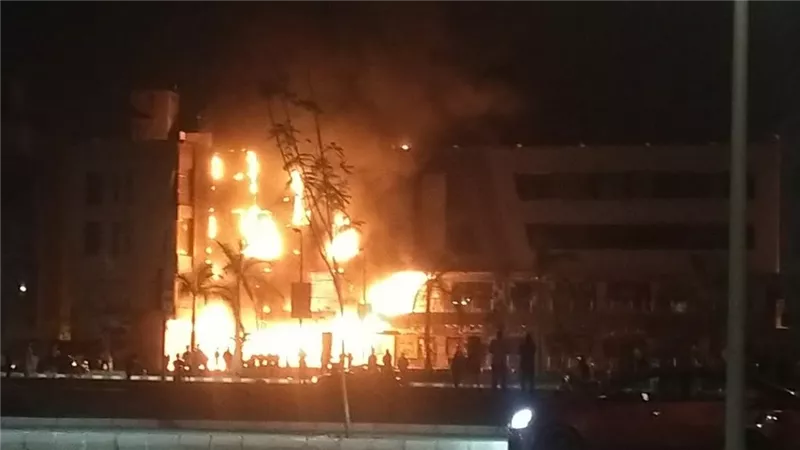 ماس كهربائى سبب حريق مول تجارى بمدينة العبور بمحافظة القليوبية 