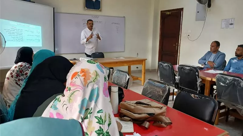الأزهر ببنى سويف يعقد برنامج تدريبي لمعلمي الدراسات الإجتماعية بالإعدادية