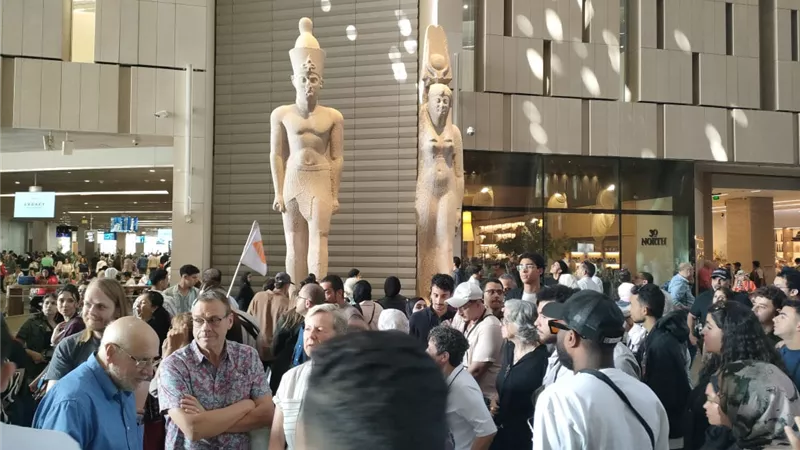 في لندن.. إعلانات مباشرة بالصحف والمجلات البريطانية للترويج للمتحف الكبير