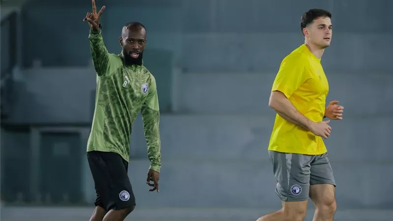 بيراميدز يخوض تدريبه الأول في الامارات استعدادًا للسوبر المصري