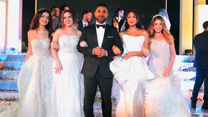 إعلان لإحدى شركات الاتصالات.. أحمد سعد يكشف سبب ظهوره مع أربع فنانات 