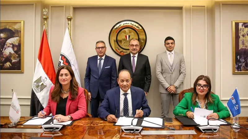 وزير قطاع الأعمال يشهد تمويل إنشاء أول مصنع كلور أقراص وحبيبات بمصر وأفريقيا