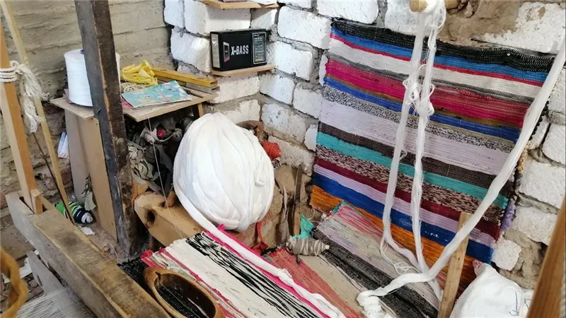 أزمة صناع الكليم اليدوي.. سوء التسويق يهدد حرفة تراثية بالانقراض