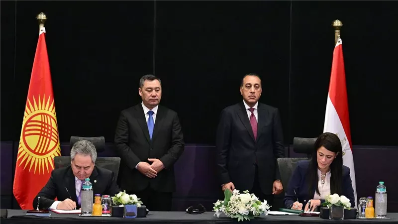 رئيس القرغيزية ورئيس الوزراء يشهدان توقيع اتفاقيات لتعزيز تعاون البلدين 