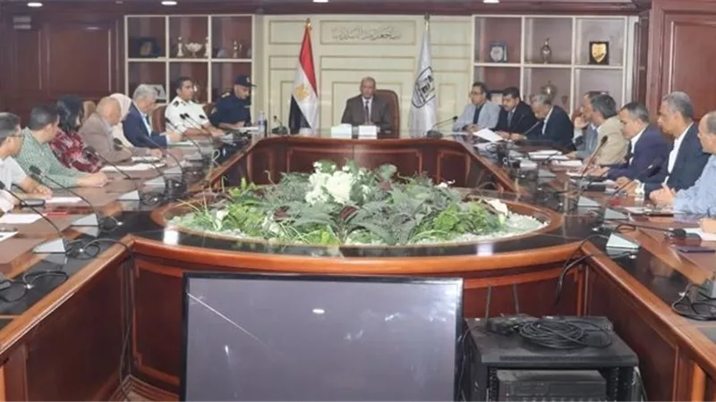 سكرتير عام بني سويف يوجه بإعداد تقارير للمشروعات الجاري تنفيذها خاصة الخدمية