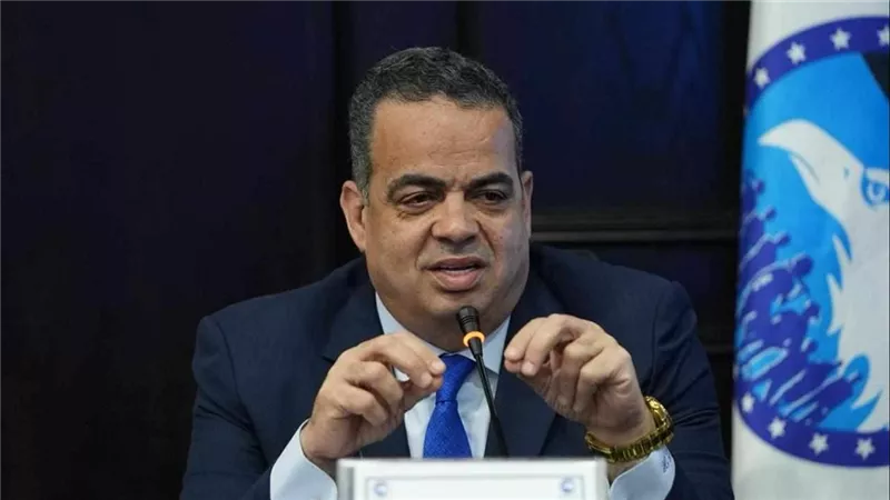 «الوعي أهم».. عصام هلال يكشف رؤية البرلمان لمواجهة مخاطر السوشيال ميديا