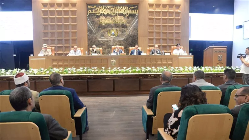 محافظ أسيوط يترأس جلسة المجلس التنفيذي ويؤكد دعم الفئات الأولى بالرعاية