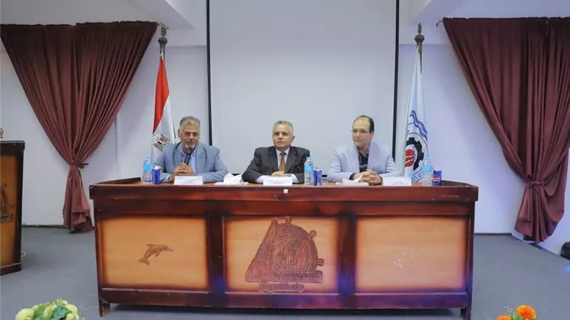 رئيس جامعة السويس يتفقد الدراسة بكلية الثروة السمكية ويؤكد أهمية ملف الجودة