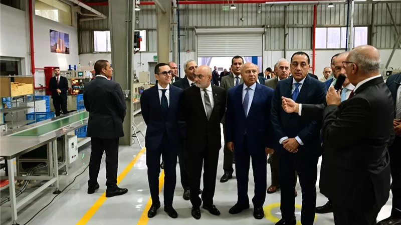 رئيس الوزراء يفتتح مصنع 