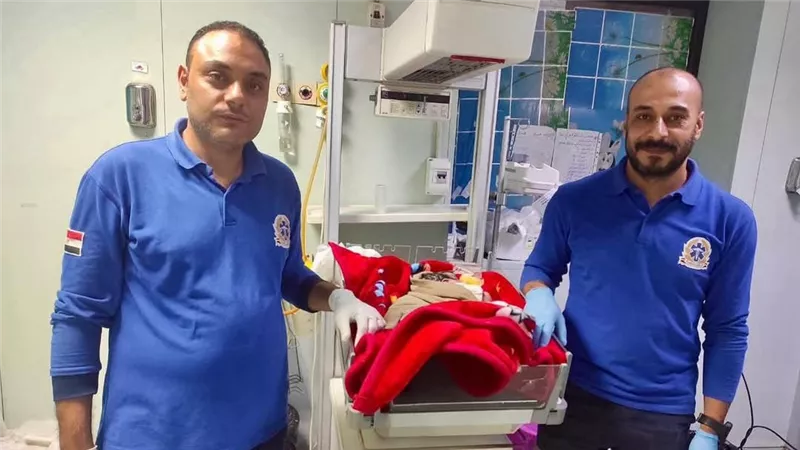 ولادة طارئة وحبل سري يهدد حياة طفل داخل سيارة إسعاف بالشرقية