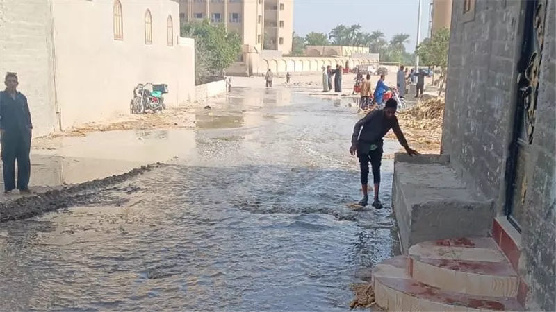 بالصور.. غرق قرية بيت داوود بجرجا في الصرف الصحي    