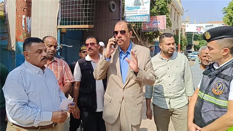 قرارات فورية ولقاءات مباشرة مع الأهالي.. جولة مفاجئة لمحافظ سوهاج ب