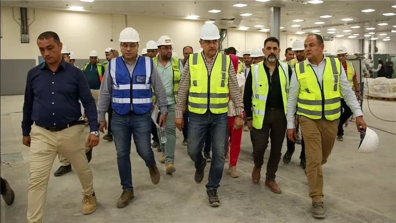 وزير قطاع الأعمال يتفقد المرحلة الثانية من مشروع تطوير صناعة الغزل والنسيج 