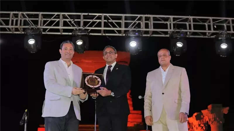 محافظ قنا يكرم «دمياط» خلال مهرجان الفنون والحرف التراثية الوطنية