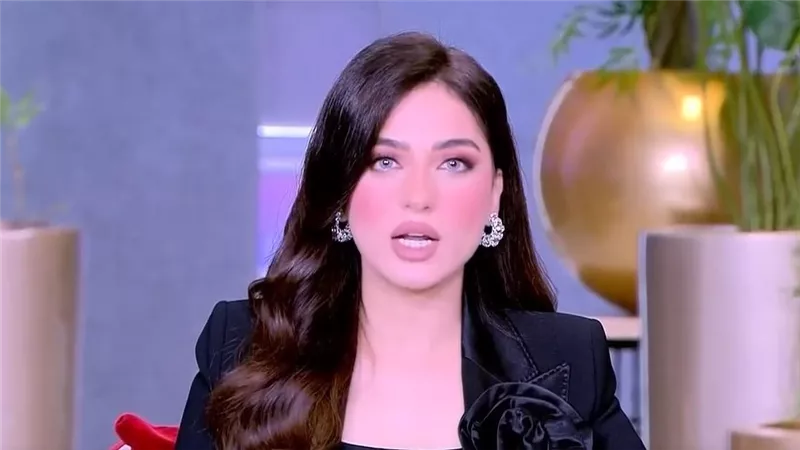«وشك بقى شبه المشلتت».. ياسمين عز تمنع «الإسدال» وتطالب الزوجة بـ«لوك الإغماء»