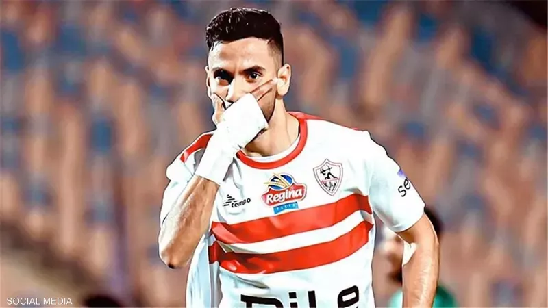 لاعبوا الزمالك يحتفلون مع الجماهير بعد عبور عقبة بيراميدز بنصف نهائي السوبر