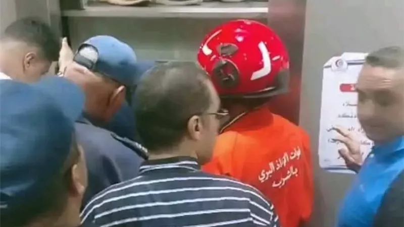 بينهم اطفال وسيدة حامل.. الحماية المدنية بالشرقية تنقذ 9 أفراد من سقوط أسانسير