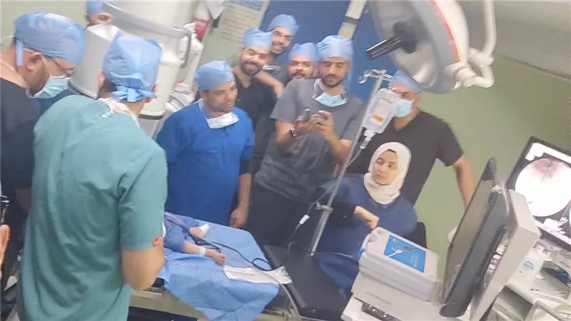 فريق طبي بمستشفي الأطفال ببنها ينقذ طفلة ابتلعت دبوسًا ظل في جسدها 6 أشهر