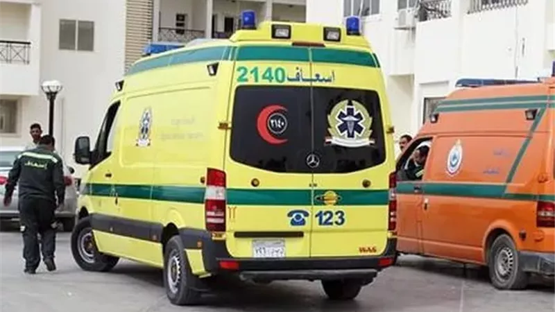 إصابة 3 ممرضات في حادث تصادم سيارة وتوك توك بسوهاج