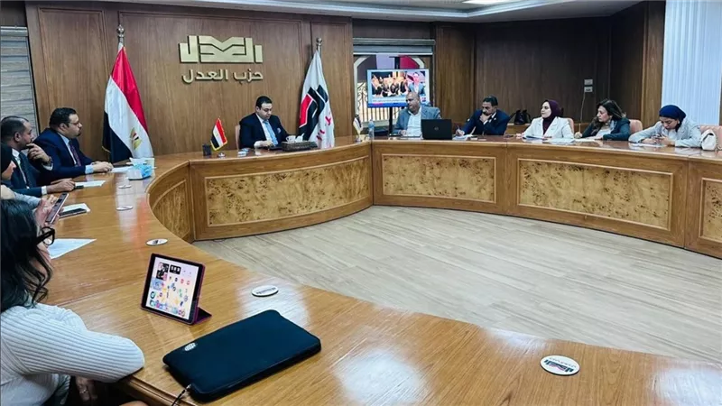 غرف العمليات المركزية بالأحزاب تتابع انطلاق انتخابات البرلمان للمصريين بالخارج