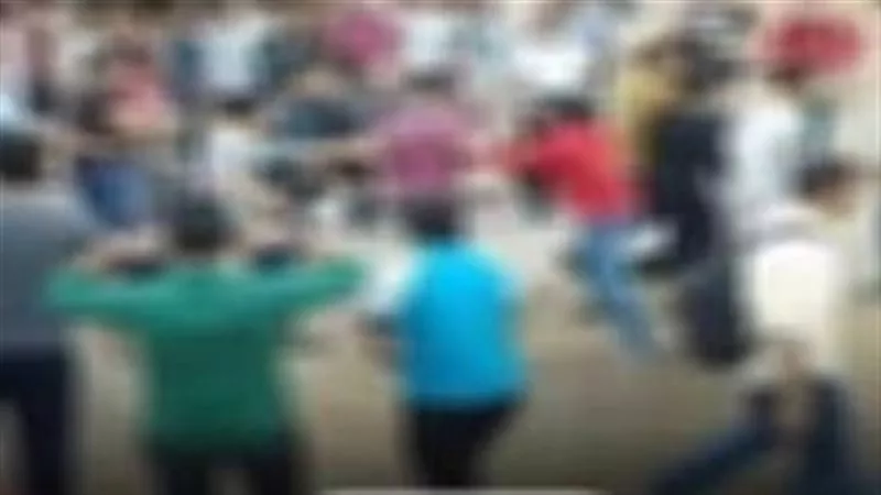 التحقيق مع طرفي مشاجرة بسبب لهو الأطفال بالألعاب النارية في الصف