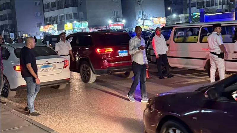 تواجد أمني مكثف بمدينة نصر لملاحقة الخارجين عن القانون وتحقيق الأمان للمواطنين