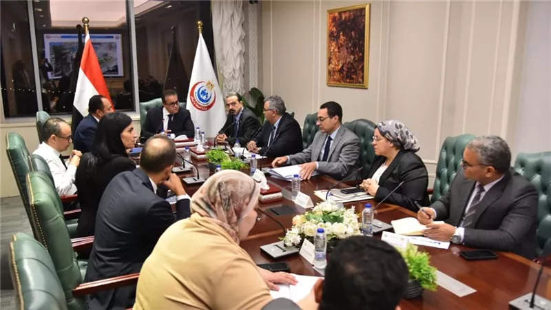 وزير الصحة يناقش الموقف التنفيذي لإنشاء مستشفى النيل للأطفال