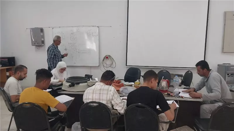 محافظ أسيوط: تنفيذ برامج تدريب مجاني لتأهيل الشباب لسوق العمل المحلي