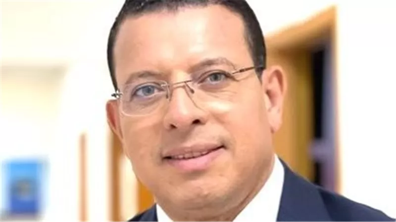 عمرو عبد الحميد: من يقود الإعلام في عصر المنصات الرقمية والذكاء الاصطناعي؟