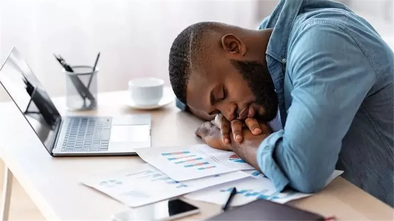 بخطوات بسيطة وفعالة.. كيف تتخلص من النعاس المستمر؟
