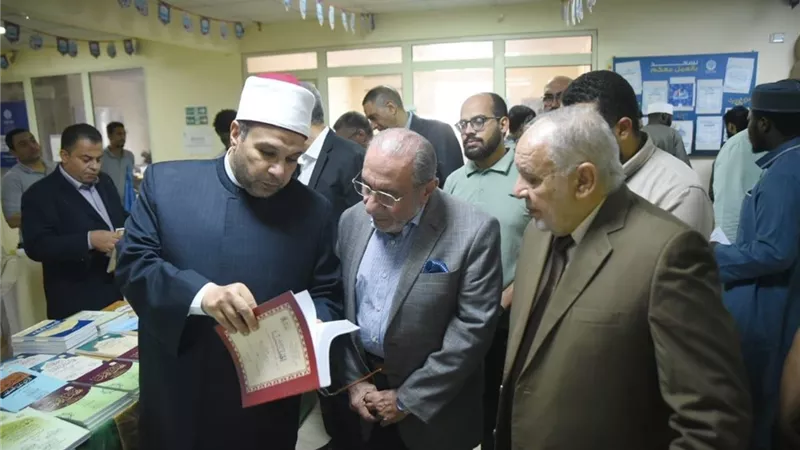 أمين “الأعلى للشئون الإسلامية” يفتتح معرضا للكتاب بالتعاون مع “سفراء الهداية”