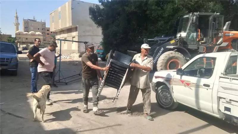 حي الأربعين يكثف حملاته الميدانية لرفع المخلفات والإشغالات وإزالة التعديات