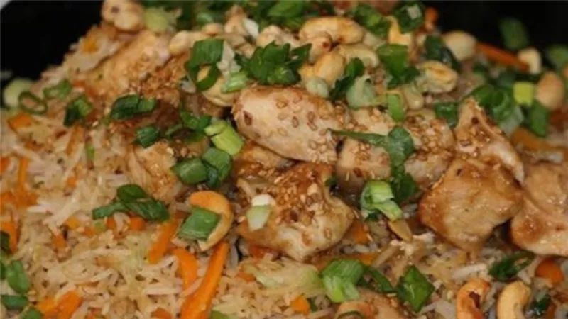 طريقة عمل الأرز الصيني بالخضار… وصفة سهلة بطعم المطاعم 	