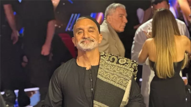 كنا تريند قبل التريند.. باسم يوسف يشارك صورته بالجلابية البلدي