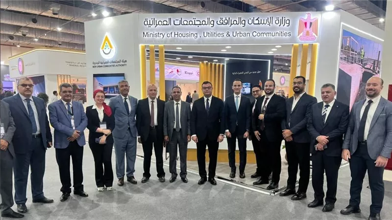 وزيرالإسكان يتفقد جناح الوزارة بالمعرض والمؤتمر الدولي للنقل الذكي واللوجستيات