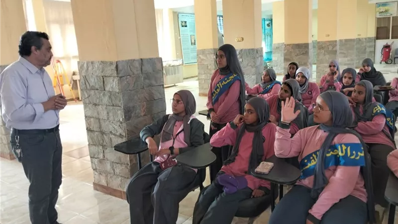 زيارة طلابية لتعزيز الوعي البيئي بالمعهد القومي لعلوم البحار والمصايد بالسويس