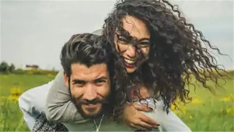 لماذا يجب على الأزواج العيش بعيدًا عن الوالدين بعد الزواج؟