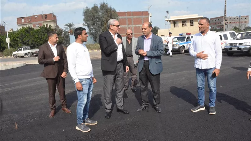 محافظ الغربية يتفقد رصف مصرف الزهار ويشدد على النظافة ورفع الإشغالات بقطور