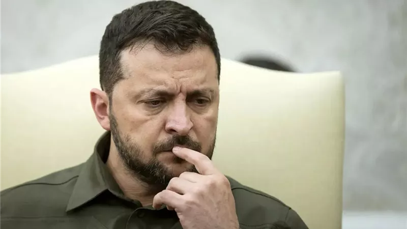 عقيد سابق بالجيش الأمريكي: سيتم التخلص من زيلينسكي قبل عيد الميلاد 