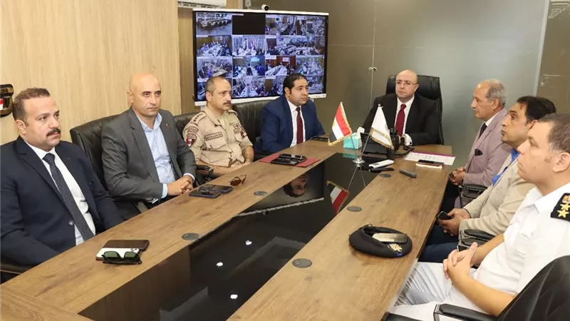  محافظ بني سويف يتابع من غرفة العمليات فتح لجان الانتخابات وانتظام التصويت
