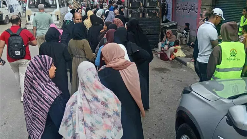 السيدات تتصدرن المشهد الانتخابي بالمنيب.. طوابير أمام اللجان منذ الصباح