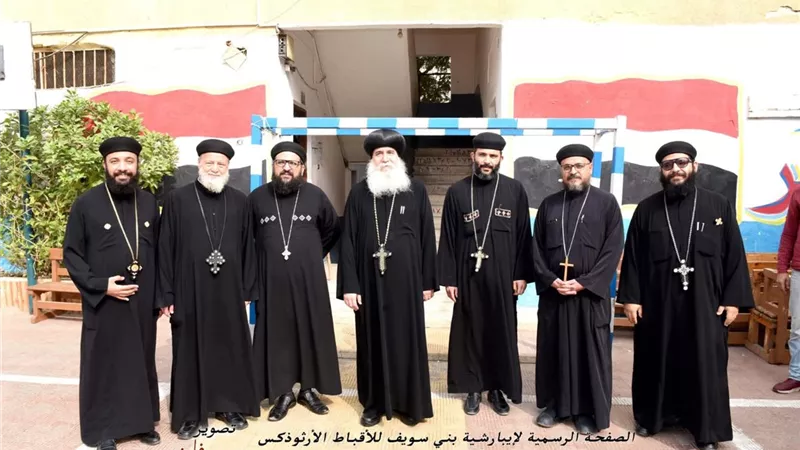 أسقف بنى سويف يدلى بصوته بالانتخابات ويحث المواطنين على المشاركة 